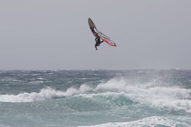 Koster goes one legged - PWA Tenerife World Cup 2012 ©  John Carter / PWA http://www.pwaworldtour.com